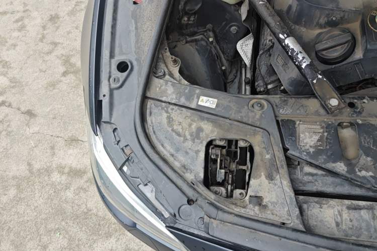 Used BMW 5 Series 2013 535Li Leading Model Engine Bay Right