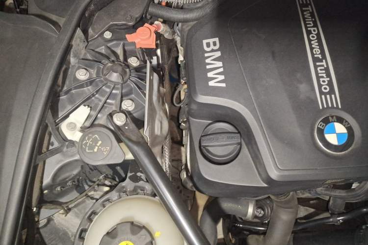 Used BMW 5 Series 2013 525Li Leading Model Engine Bay Right