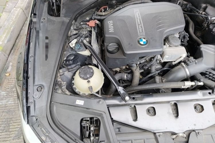 Used BMW 5 Series 2013 525Li Luxury Model Engine Bay Right
