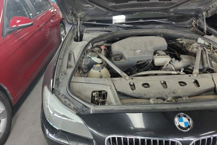 Used BMW 5 Series 2013 528i xDrive Luxury Edition Engine Bay Right