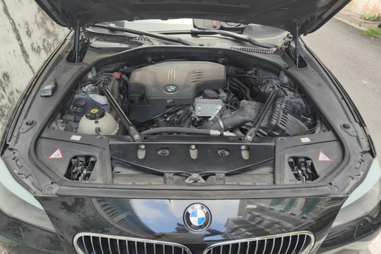 Used BMW 5 Series 2013 520Li Elegant Edition Engine Bay