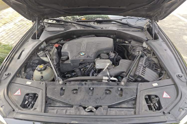 Used BMW 5 Series 2013 525Li Leading Model Engine Bay