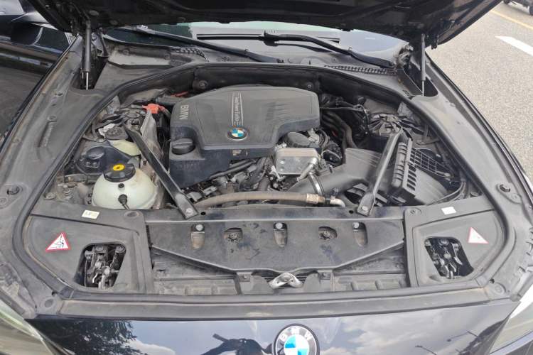 Used BMW 5 Series 2013 525Li Leading Model Engine Bay