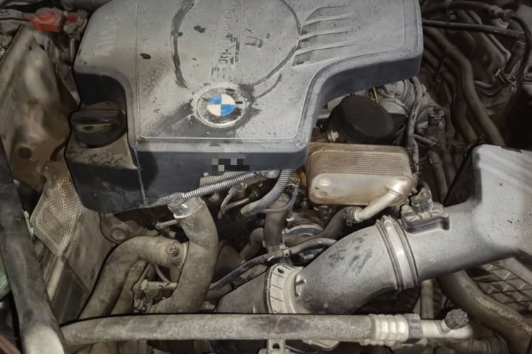 Used BMW 5 Series 2013 525Li Leading Model Engine Bay