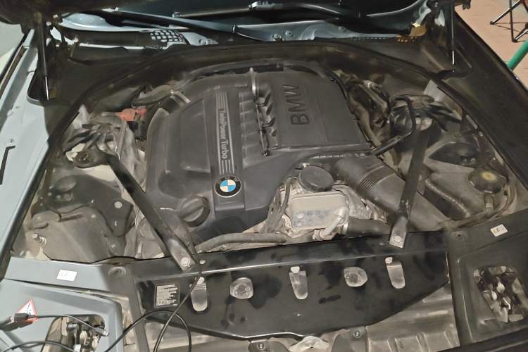 Used BMW 5 Series 2013 535Li Luxury Model Engine Bay