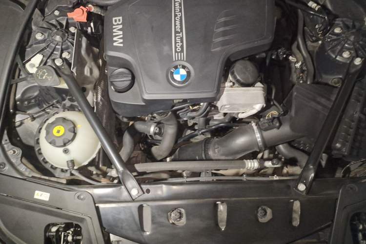 Used BMW 5 Series 2013 525Li Leading Model Engine Bay