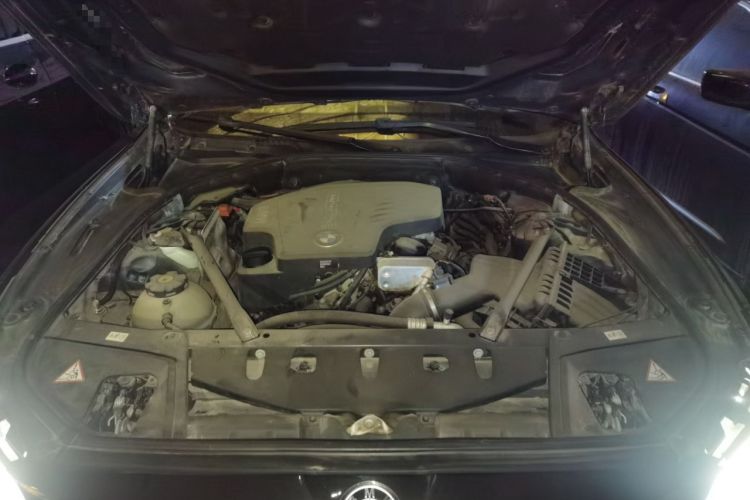 Used BMW 5 Series 2013 520Li Elegant Edition Engine Bay
