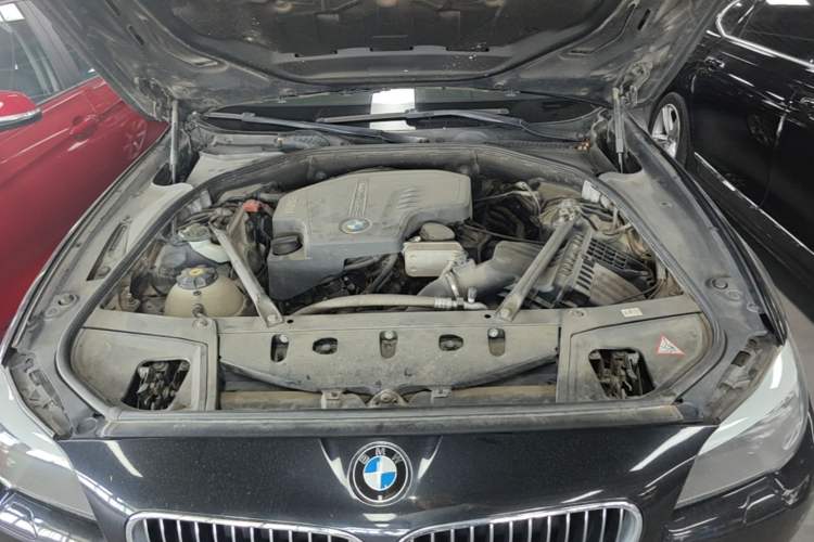 Used BMW 5 Series 2013 528i xDrive Luxury Edition Engine Bay