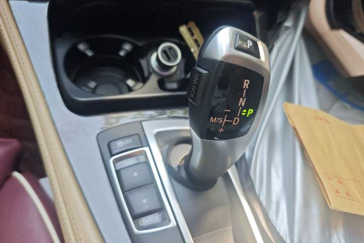 Used BMW 5 Series 2013 528i xDrive Luxury Edition Gear Lever
