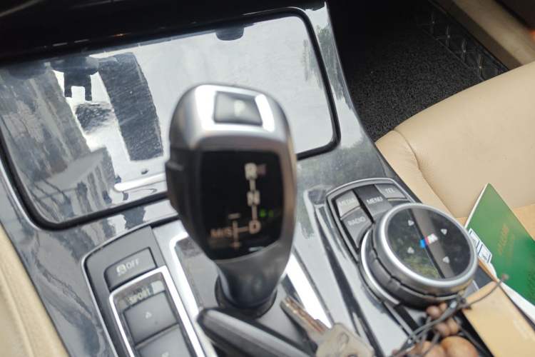 Used BMW 5 Series 2013 520Li Elegant Edition Gear Lever