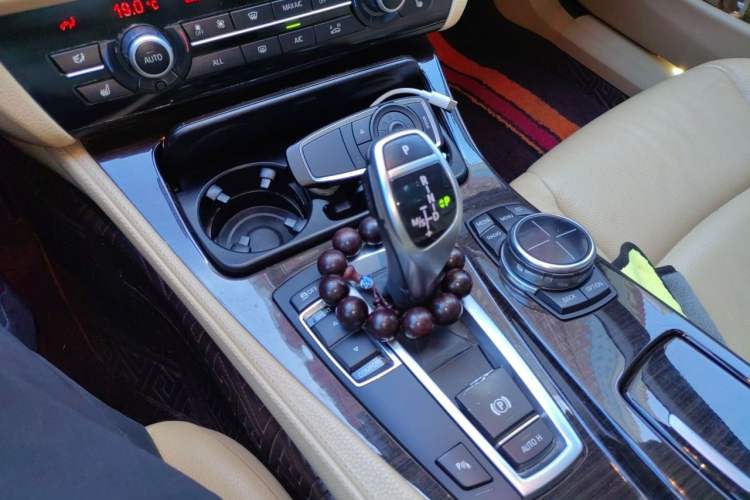 Used BMW 5 Series 2013 535Li Leading Model Gear Lever