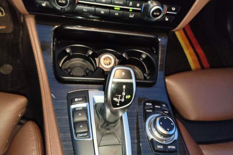 Used BMW 5 Series 2013 535i Luxury Sport Edition Gear Lever