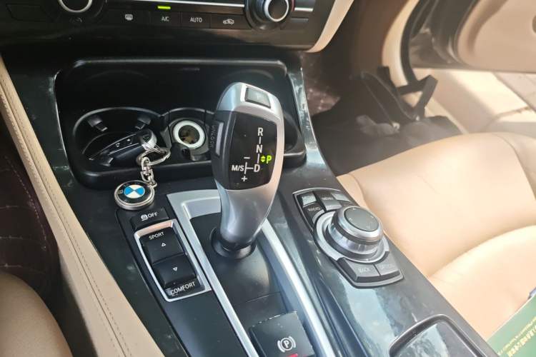 Used BMW 5 Series 2013 520i Elegant Edition Gear Lever