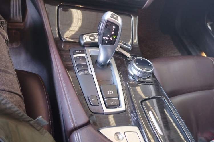 Used BMW 5 Series 2013 525Li Leading Model Gear Lever