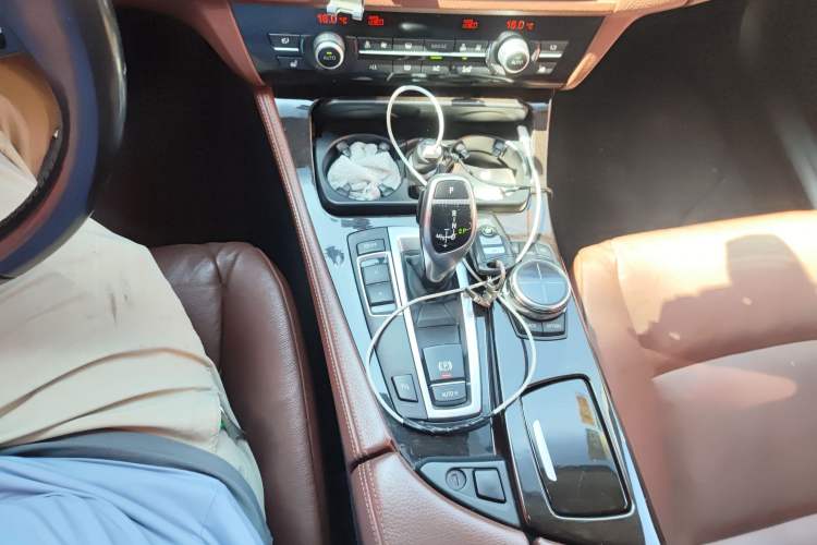 Used BMW 5 Series 2013 535i Sport Edition Gear Lever