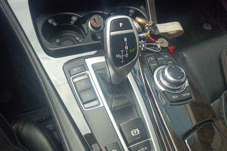 Used BMW 5 Series 2013 530i Luxury Touring Edition Gear Lever