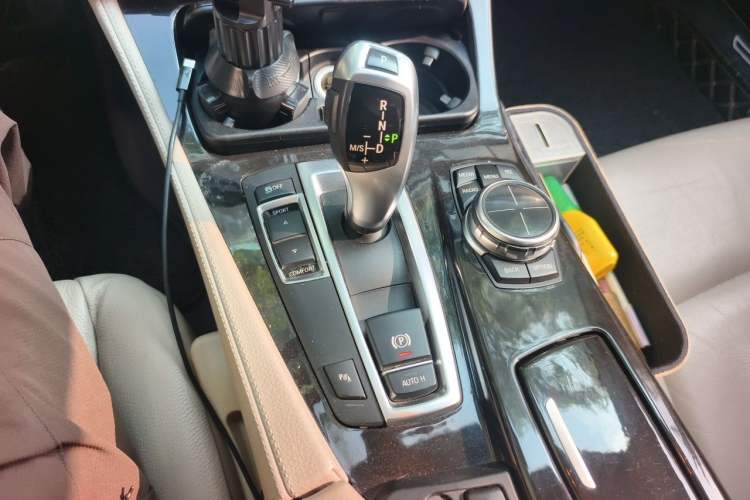 Used BMW 5 Series 2013 525Li Luxury Model Gear Lever
