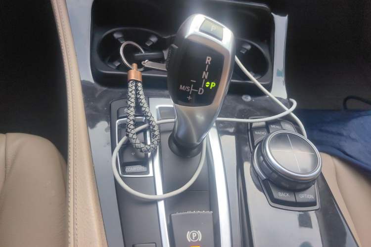 Used BMW 5 Series 2013 525Li Luxury Model Gear Lever