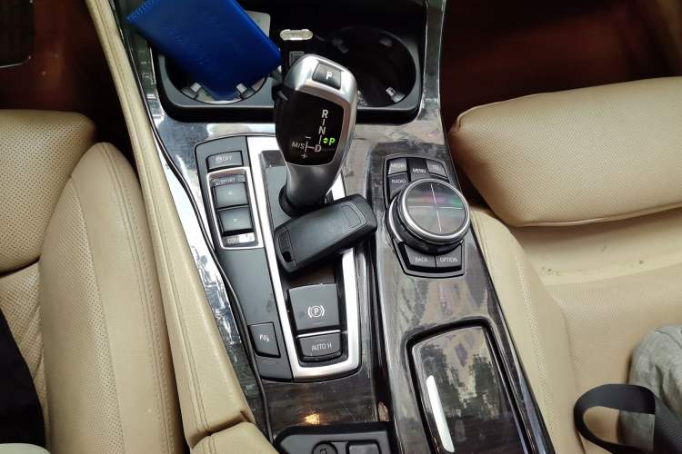 Used BMW 5 Series 2013 530Li Luxury Model Gear Lever