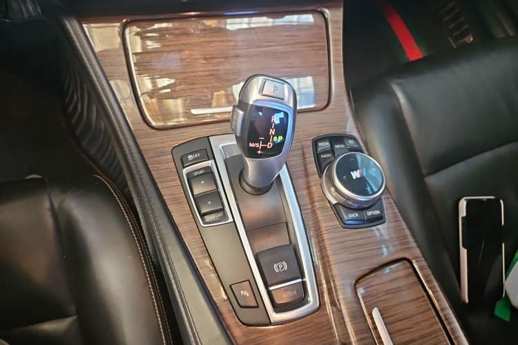 Used BMW 5 Series 2013 525Li Zhuole Edition Gear Lever