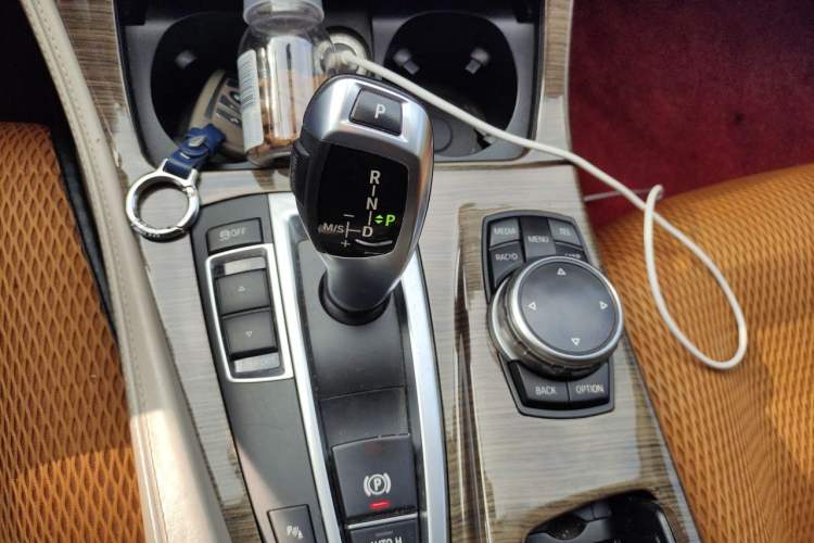 Used BMW 5 Series 2013 535Li Executive Edition Gear Lever