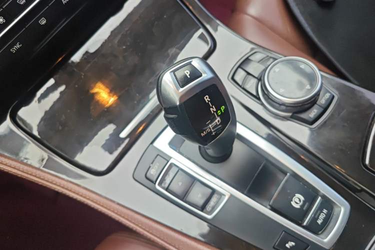 Used BMW 5 Series 2013 535Li Leading Model Gear Lever