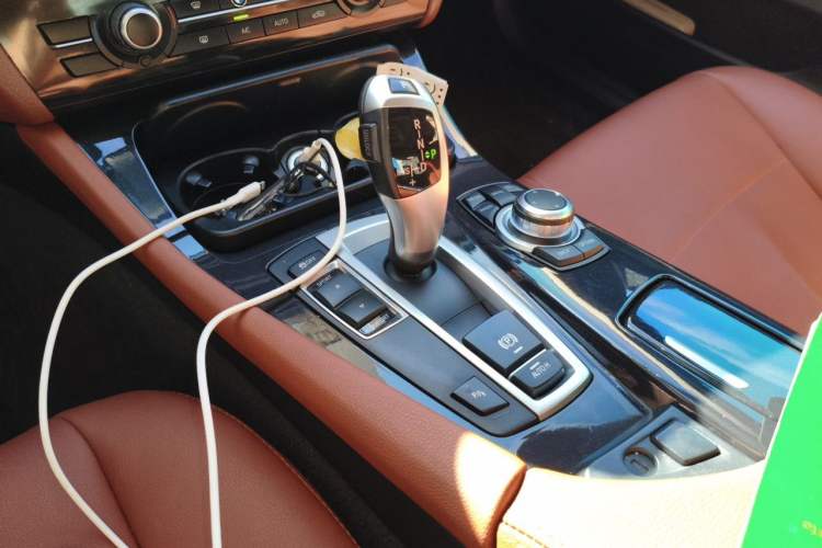 Used BMW 5 Series 2013 520i Elegant Edition Gear Lever