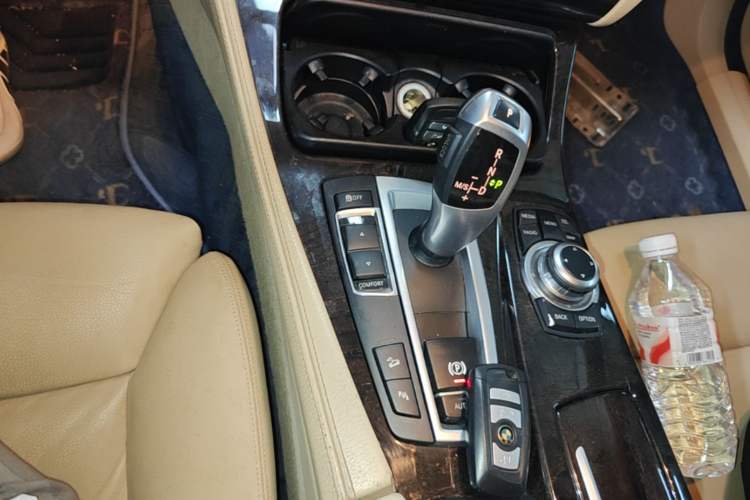 Used BMW 5 Series 2013 528i xDrive Luxury Edition Gear Lever