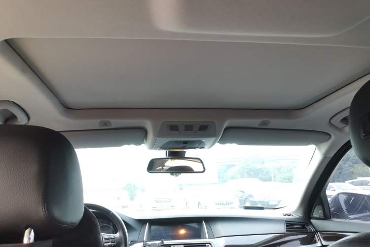 Used BMW 5 Series 2013 525Li Leading Model Headliner