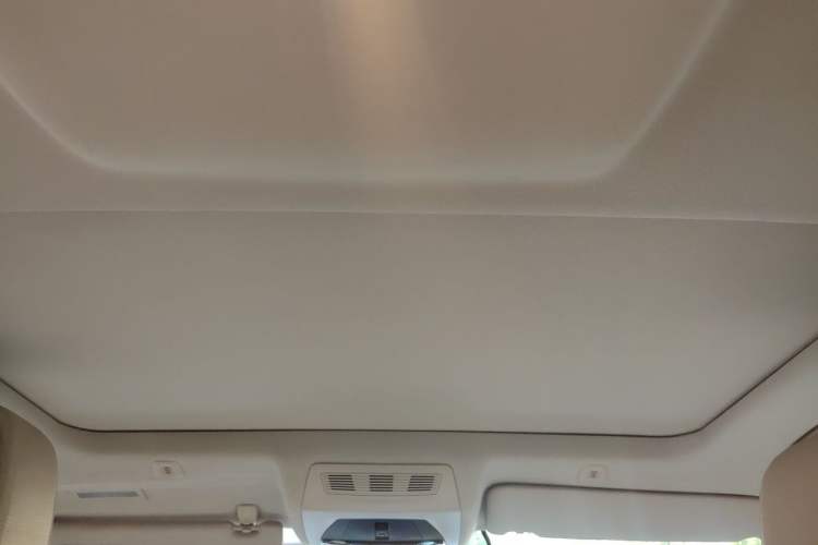 Used BMW 5 Series 2013 530Li Leading Model Headliner
