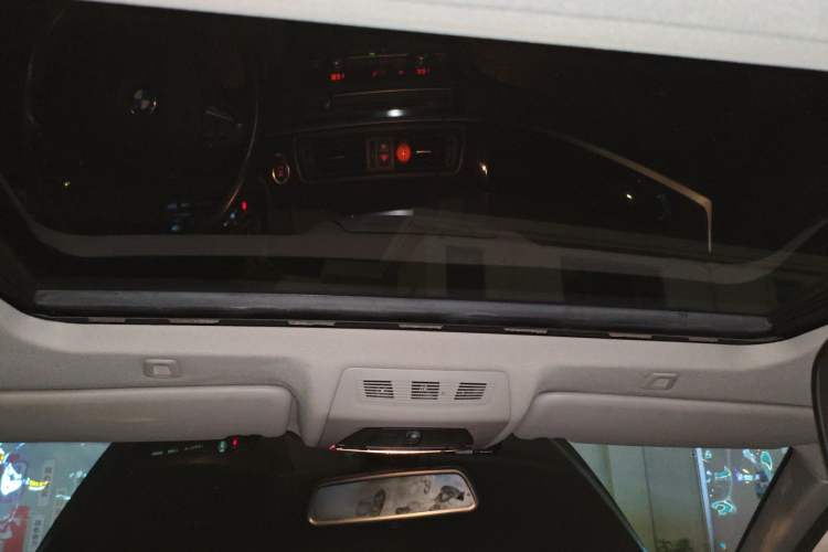 Used BMW 5 Series 2013 525Li Leading Model Headliner
