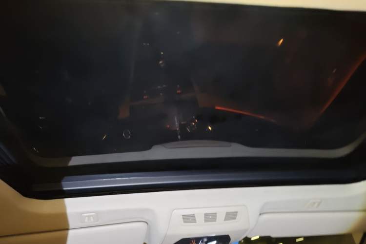Used BMW 5 Series 2013 530Li Leading Model Headliner