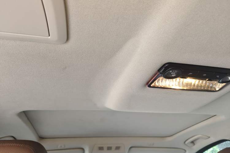 Used BMW 5 Series 2013 525Li Leading Model Headliner
