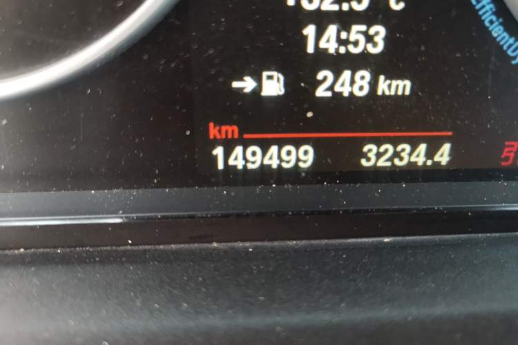 Used BMW 5 Series 2013 525Li Leading Model Odometer Close Up