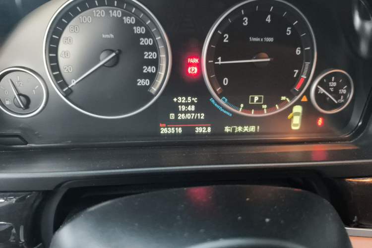 Used BMW 5 Series 2013 525Li Luxury Model Odometer Close Up