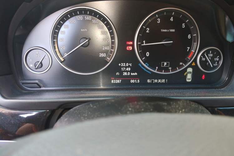 Used BMW 5 Series 2013 525Li Luxury Model Odometer Close Up