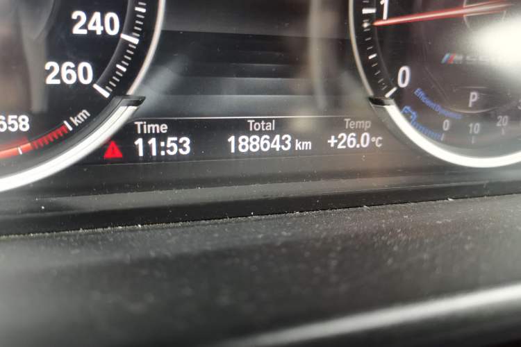 Used BMW 5 Series 2013 525Li Luxury Model Odometer Close Up