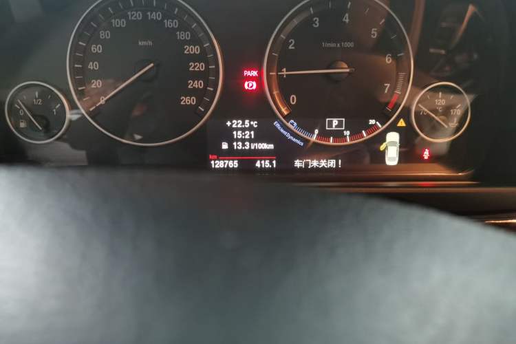 Used BMW 5 Series 2013 530Li Luxury Model Odometer Close Up