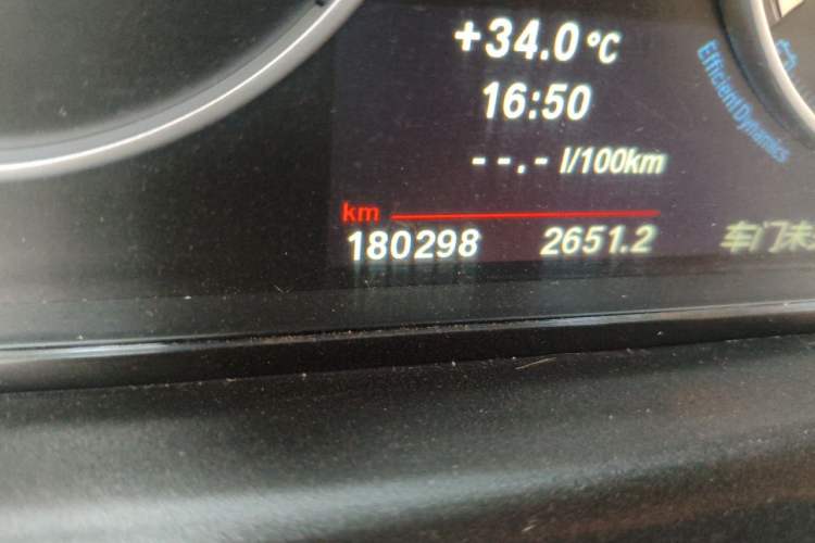 Used BMW 5 Series 2013 525Li Leading Model Odometer Close Up