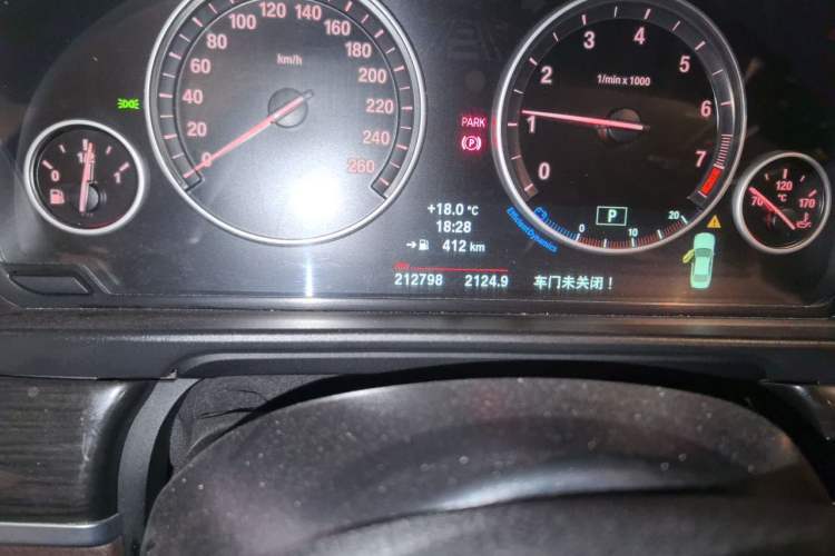 Used BMW 5 Series 2013 525Li Luxury Model Odometer Close Up
