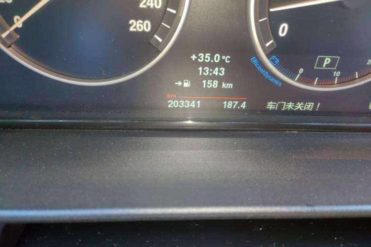 Used BMW 5 Series 2013 535Li Leading Model Odometer Close Up