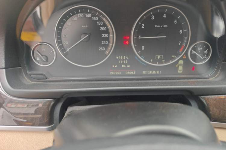Used BMW 5 Series 2013 525Li Luxury Model Odometer Close Up