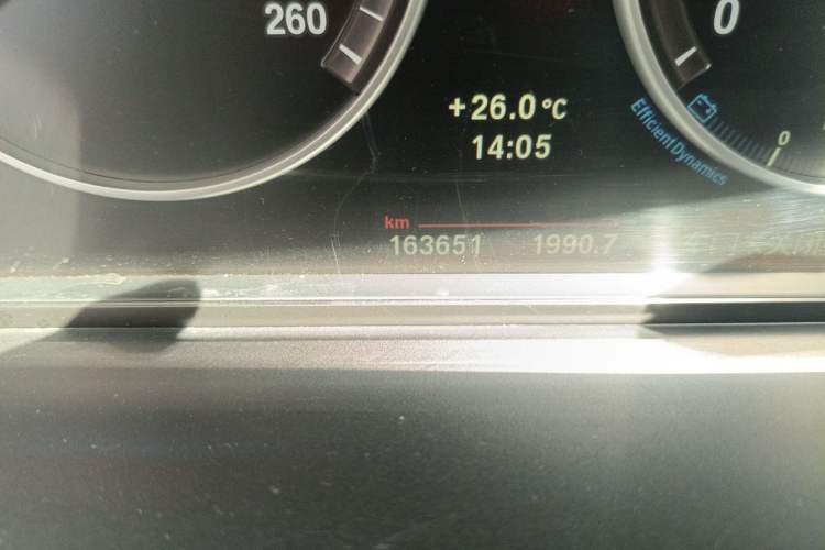 Used BMW 5 Series 2013 525Li Leading Model Odometer Close Up
