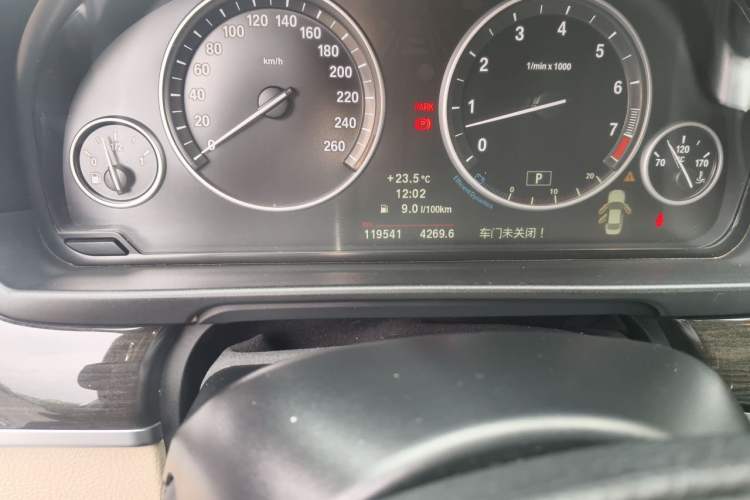Used BMW 5 Series 2013 530Li Leading Model Odometer Close Up