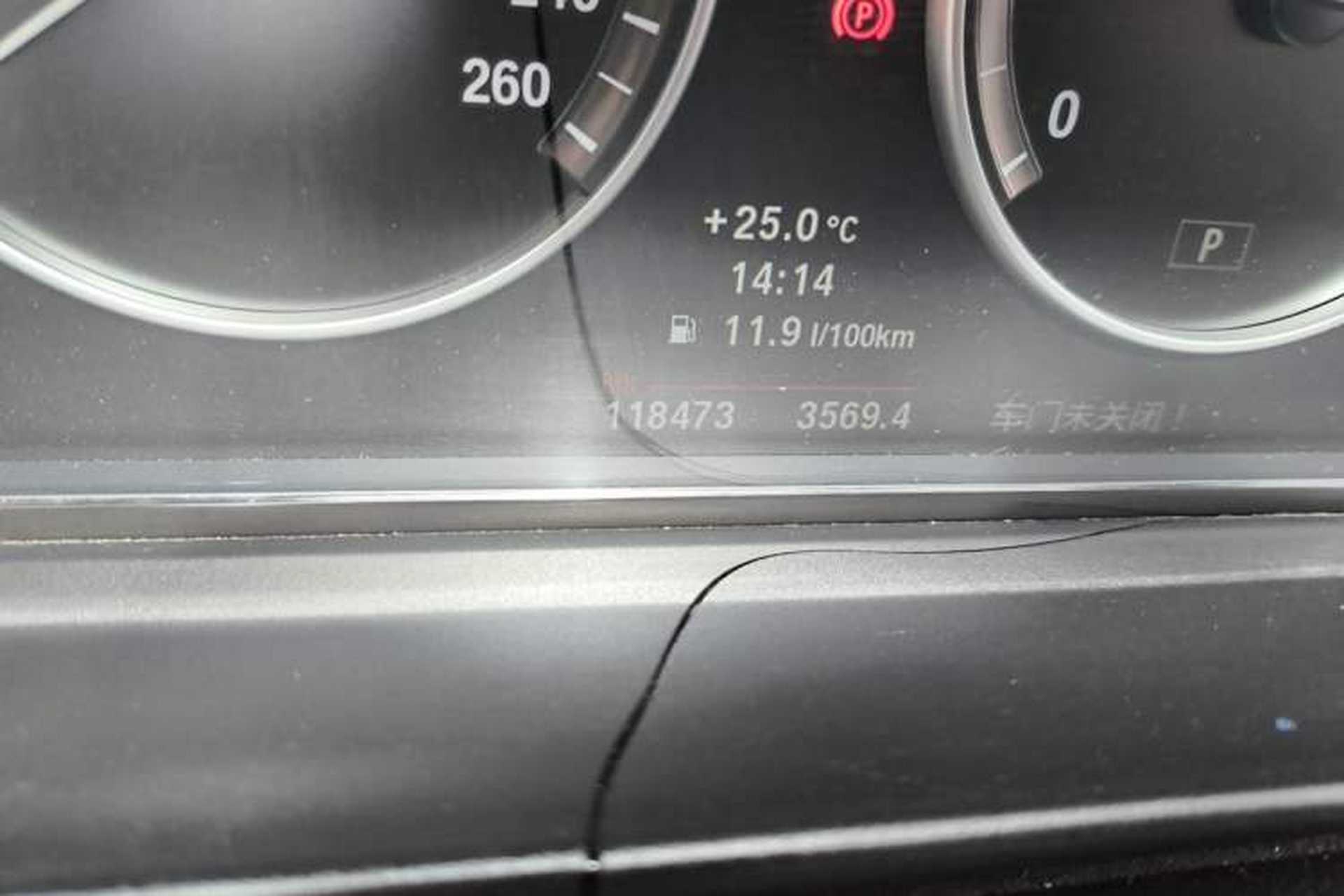 Used BMW 5 Series 2013 525Li Leading Model Odometer Close Up