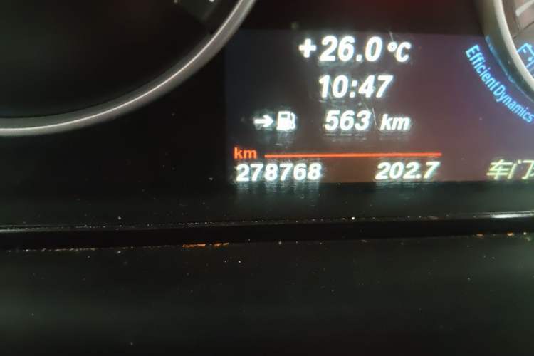 Used BMW 5 Series 2013 525Li Leading Model Odometer Close Up
