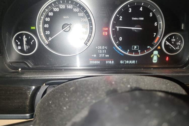 Used BMW 5 Series 2013 530Li Leading Model Odometer Close Up