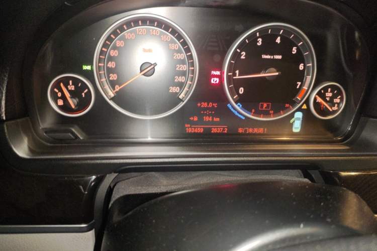 Used BMW 5 Series 2013 525Li Leading Model Odometer Close Up