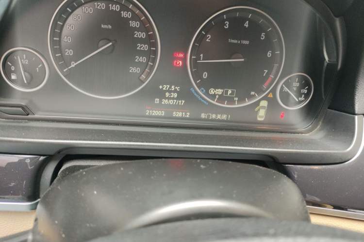 Used BMW 5 Series 2013 520Li Elegant Edition Odometer Close Up