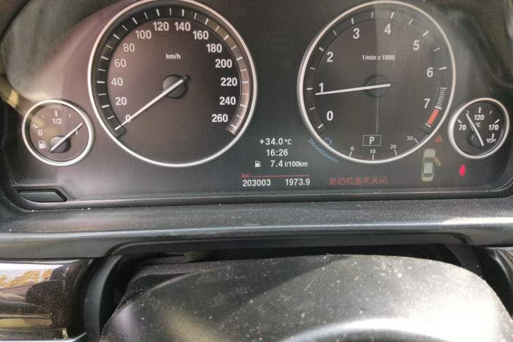 Used BMW 5 Series 2013 525Li Luxury Model Odometer Close Up